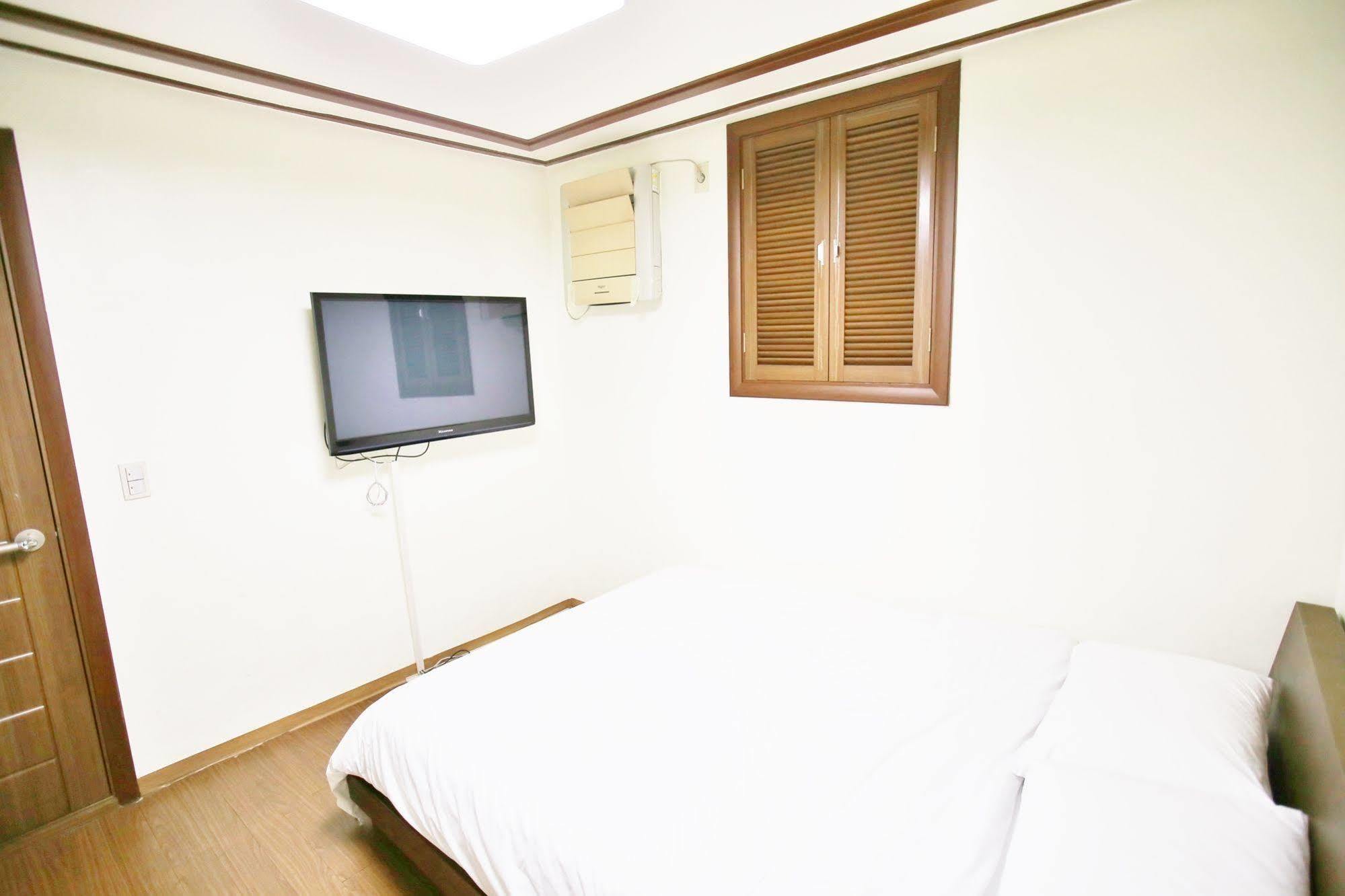 Sinchon Sisters Hostel Seul Exterior foto